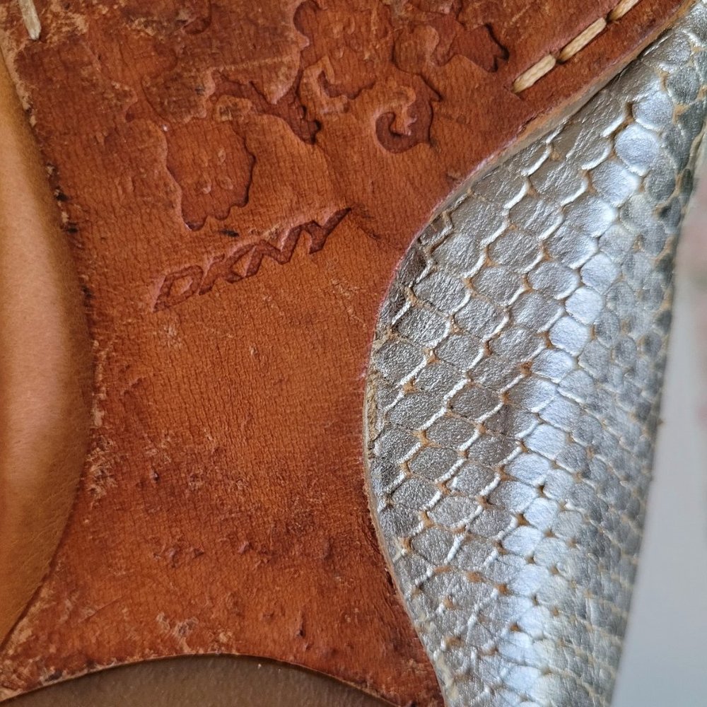Tan Leather and Silver Snake Skin DKNY Flats. Sixe 8-M. EEUC. - Picture 7 of 14